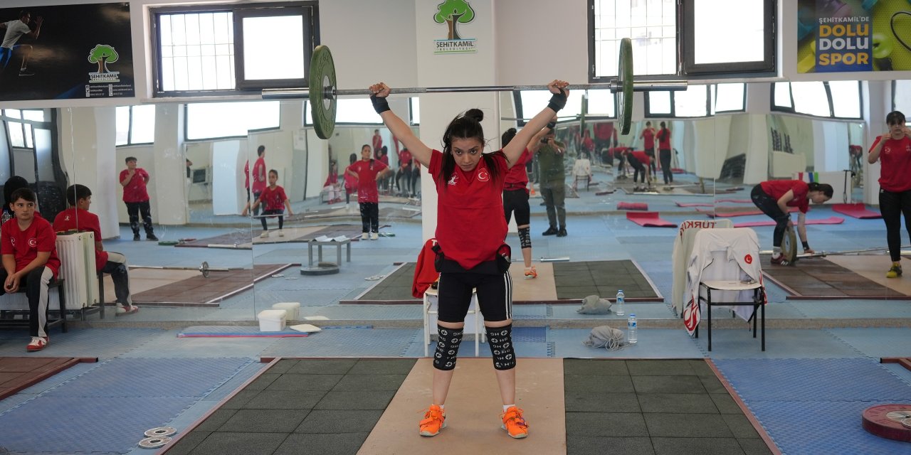 Şehitkamil'de halter kursu açıldı