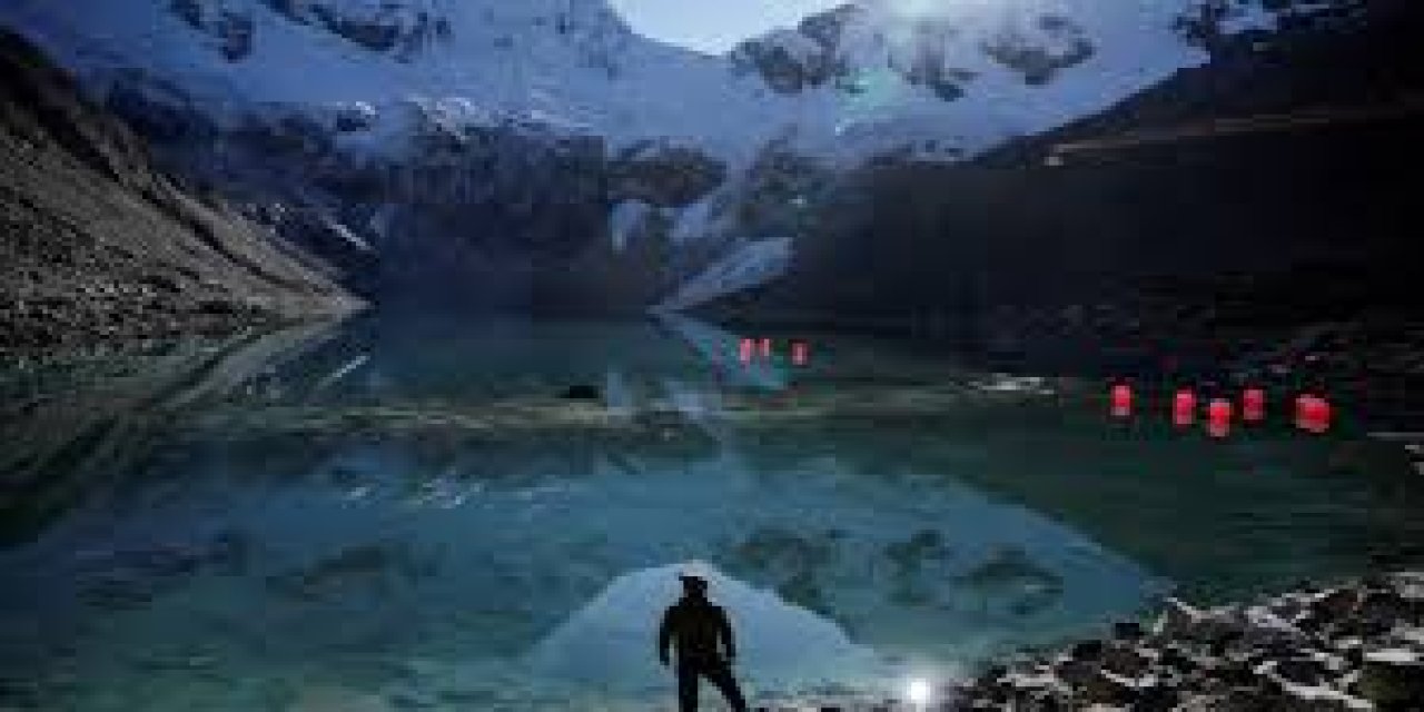 Alp Dağları heyelana yol açtı bir köy yok oldu