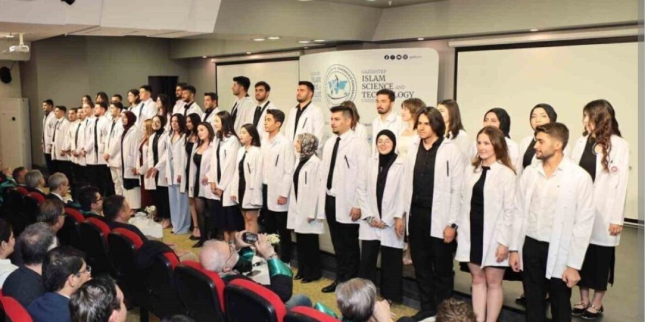 Üniversite de Beyaz Önlük Giyme Töreni düzenlendi