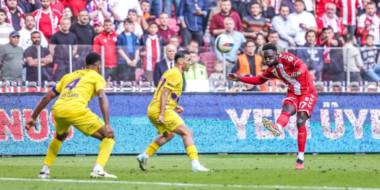 Samsunspor'da 5 yabancı futbolcu ile yollar ayrıldı