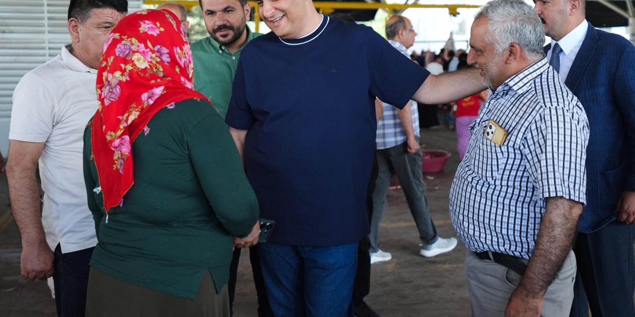 Başkan Yılmaz ve Şahin vatandaşlarla bayramlaştı