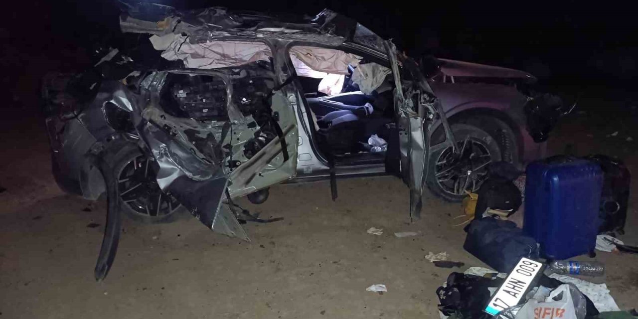 Otomobil uçuruma yuvarlandı yaralılar var