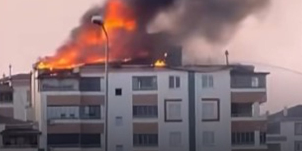 Gaziantep’te Apartman çatısı alev alev yandı