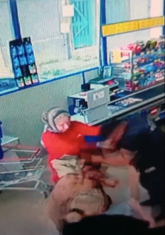 Eskişehir de vatandaşla kavga eden belediye personeli işden atıldı