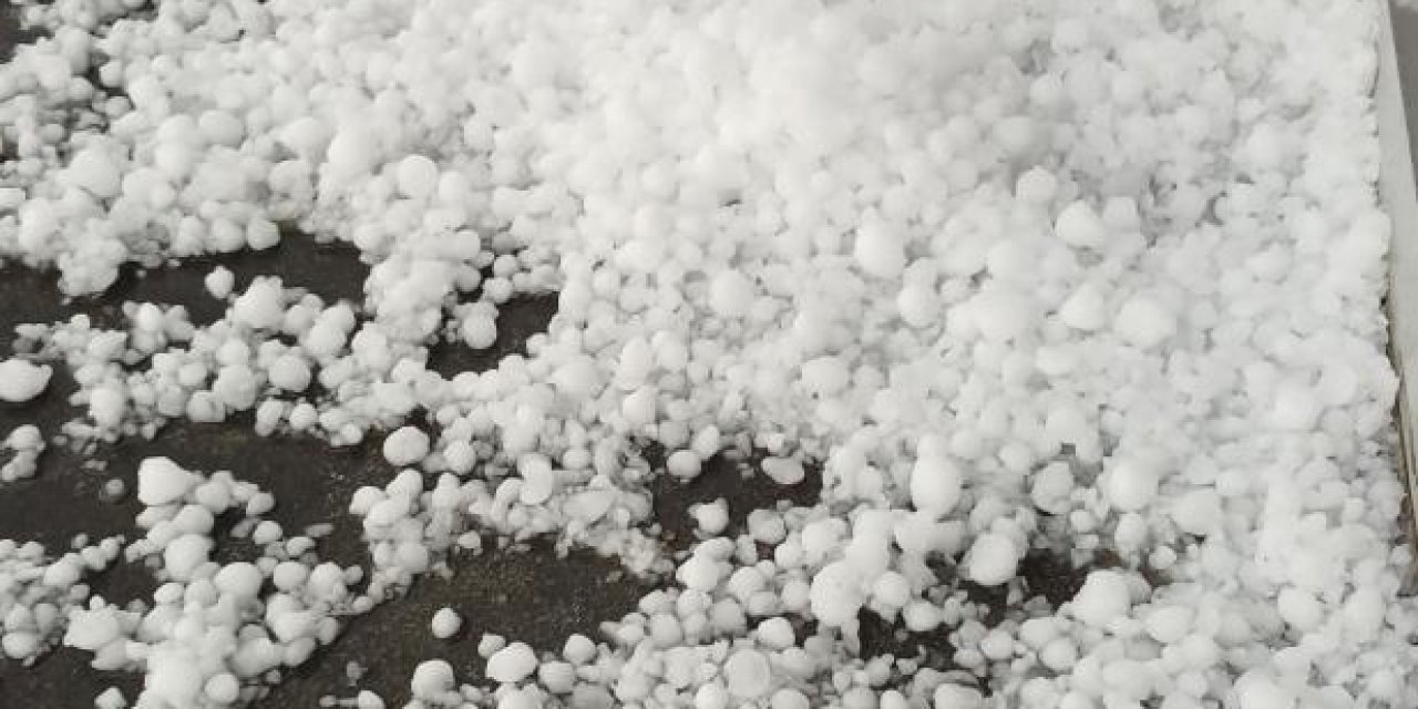 Dolu, araçlara ve tarım arazilerine zarar verdi
