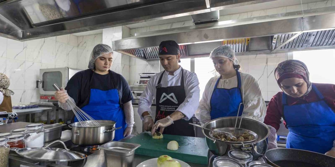Sofralara lezzet katacak aşçılar yetişiyor