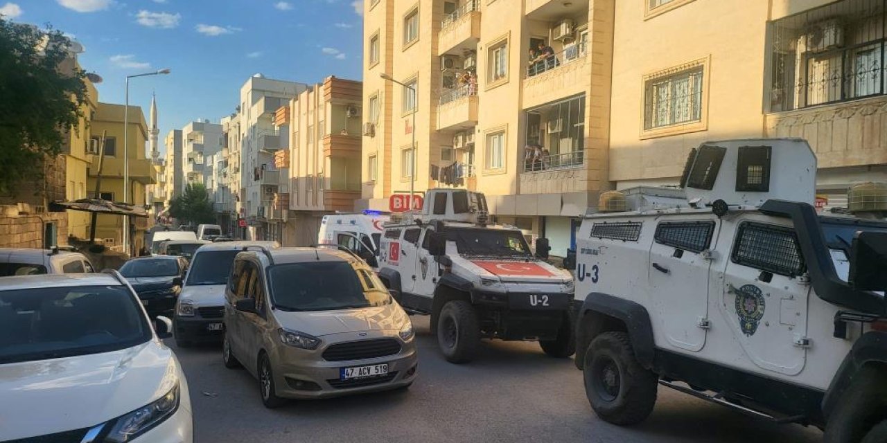 İki gurup arasında silahlı ve sopalı kavga, çok sayıda  yaralı var