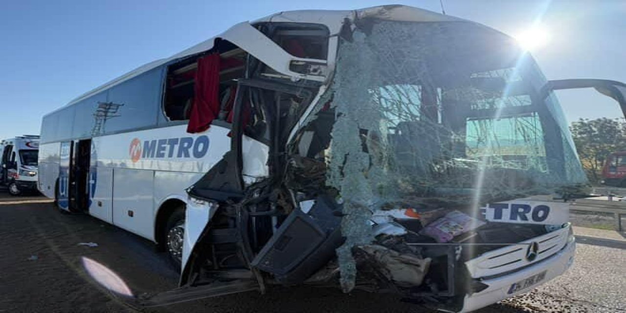 Zincirleme trafik kazasıda, ortalık savaş alanına döndü çok sayıda yaralı var