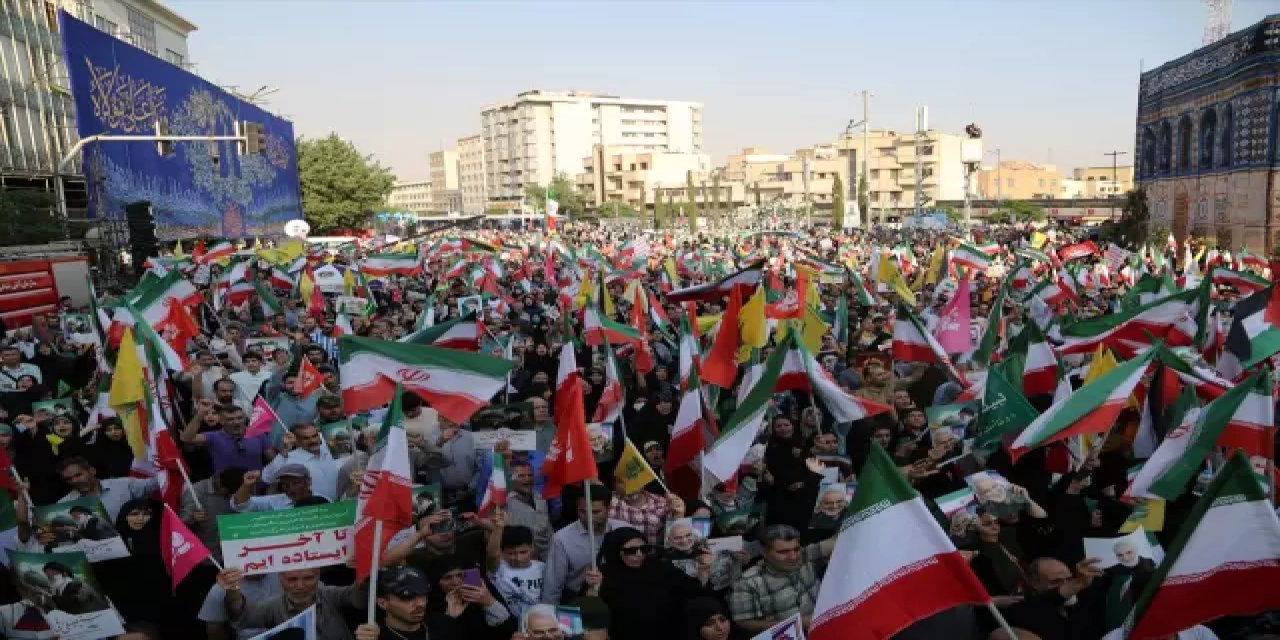 İran’da ateşkes sonrası zafer kutlaması yaptı