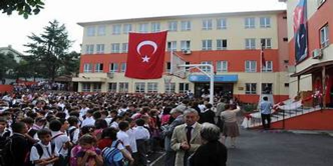 Okullardaki serbest kıyafet uygulaması kaldırıldı!