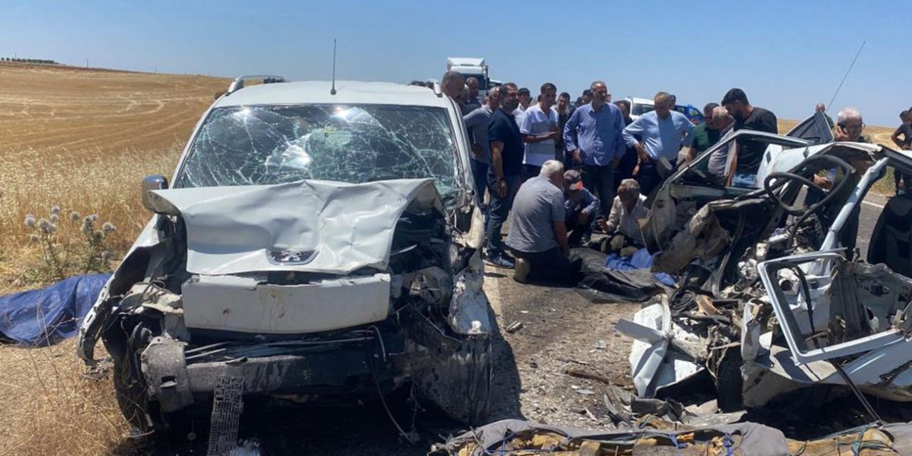 Samsat ilçesinde korkunç kaza: 3 ölü, 2 yaralı