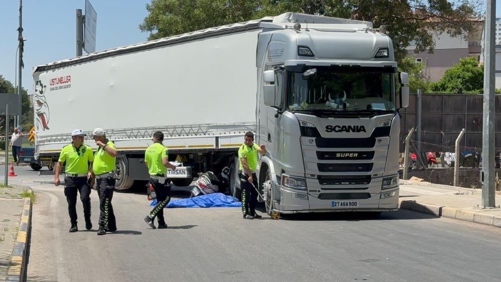 Gaziantep'te korkunç kaza motosiklet tırın altında kaldı: 2ölü