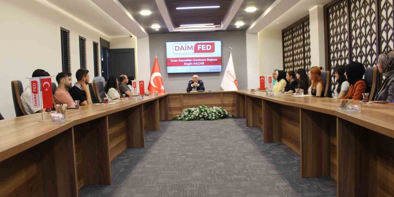 İstihdama köprü oluyorlar