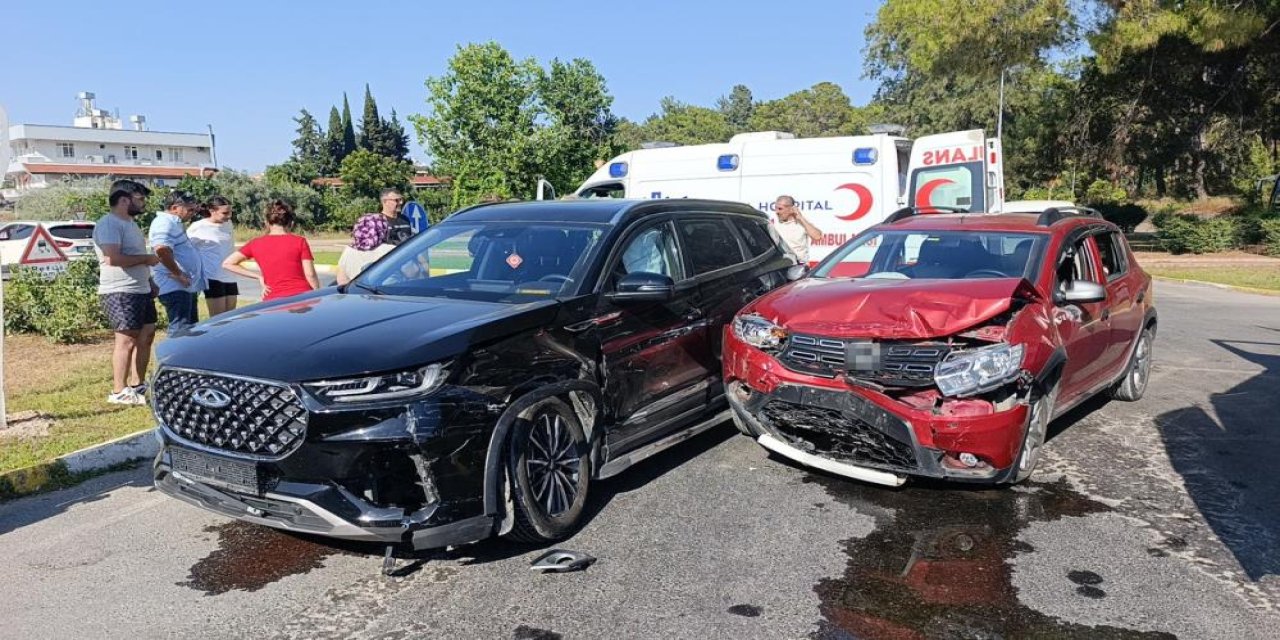 İki otomobil çarpıştı: 7 yaralı