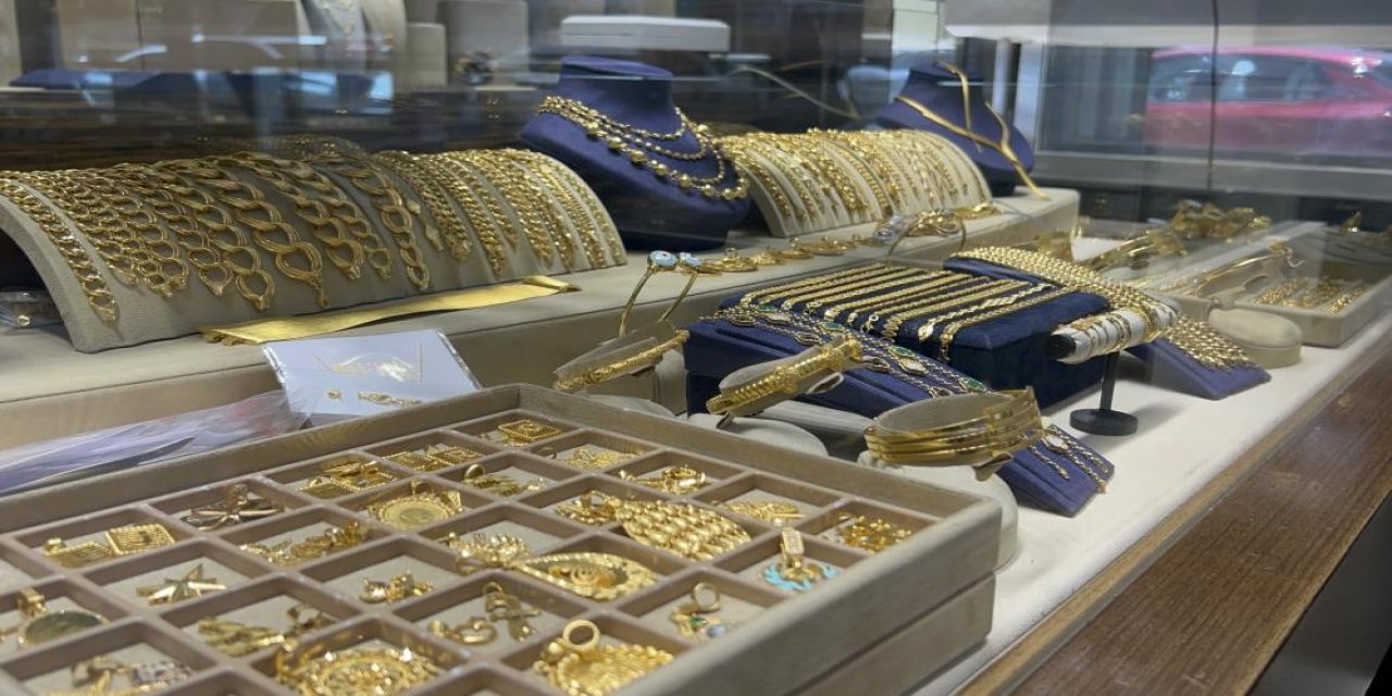 Altın fiyatlarında gerileme devam ediyor