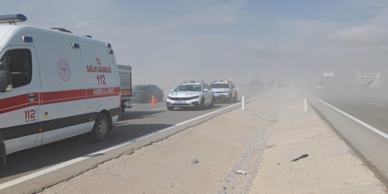 Aksaray'da kum fırtınasında zincirleme trafik kazası, çok sayıda yaralı var