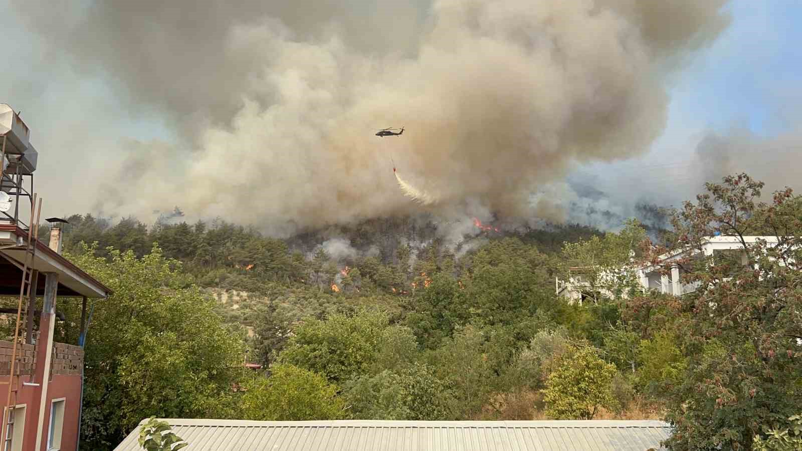 Hatay’da yangına 16 ilden gelen ekipler müdahale ediyor
