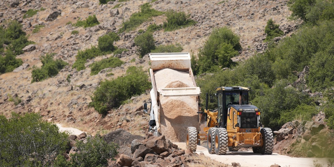 Yalangoz mahallesi yıllardır beklediği yola kavuştu