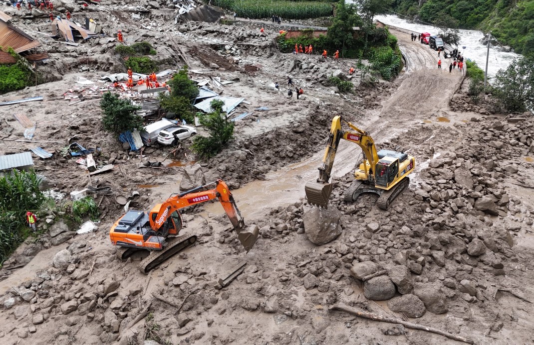 Çin'in Xianfeng kentini sel vurdu: 18 bin kişi tahliye edildi