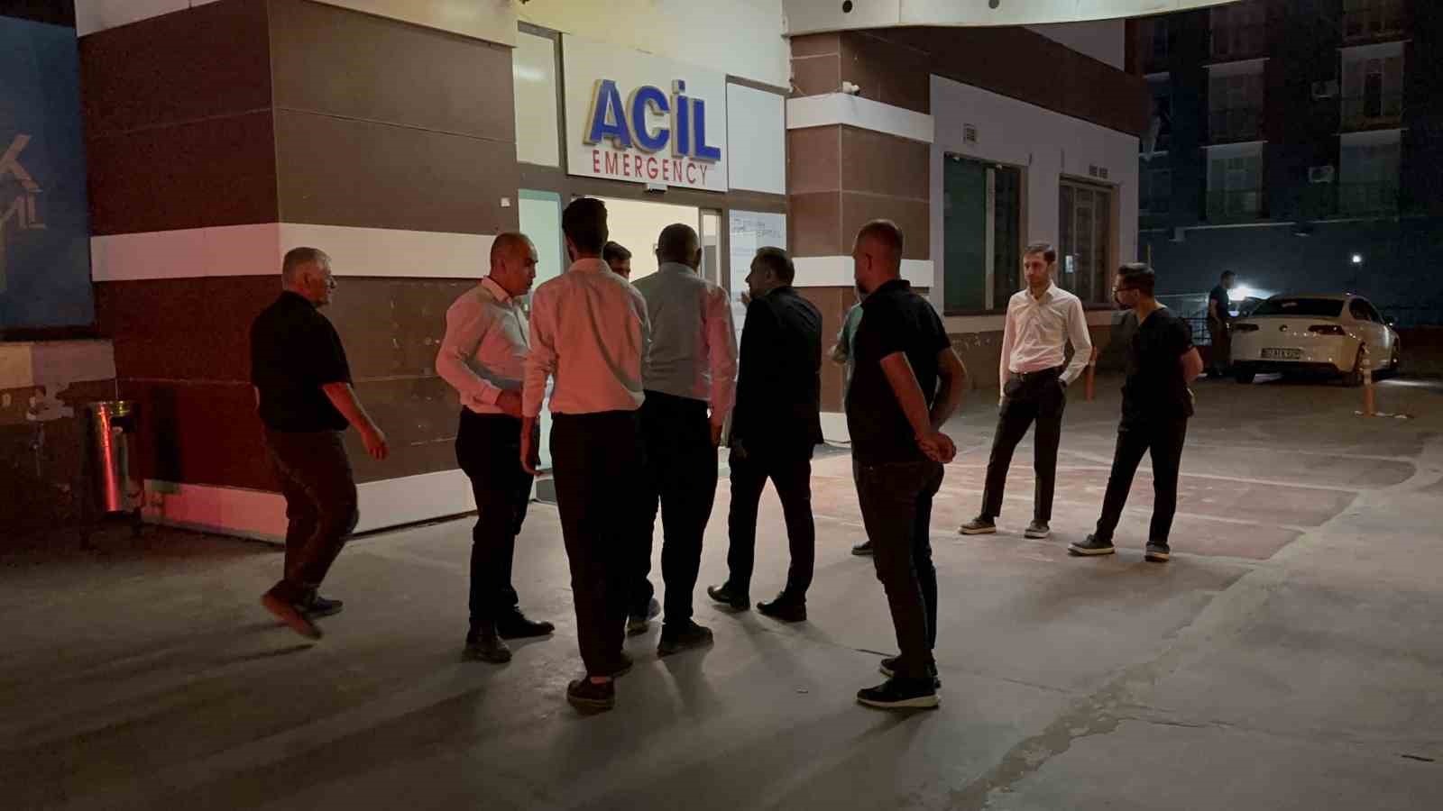 CHP Grup Başkanvekili Murat Emir Adıyaman'da sahneden düştü