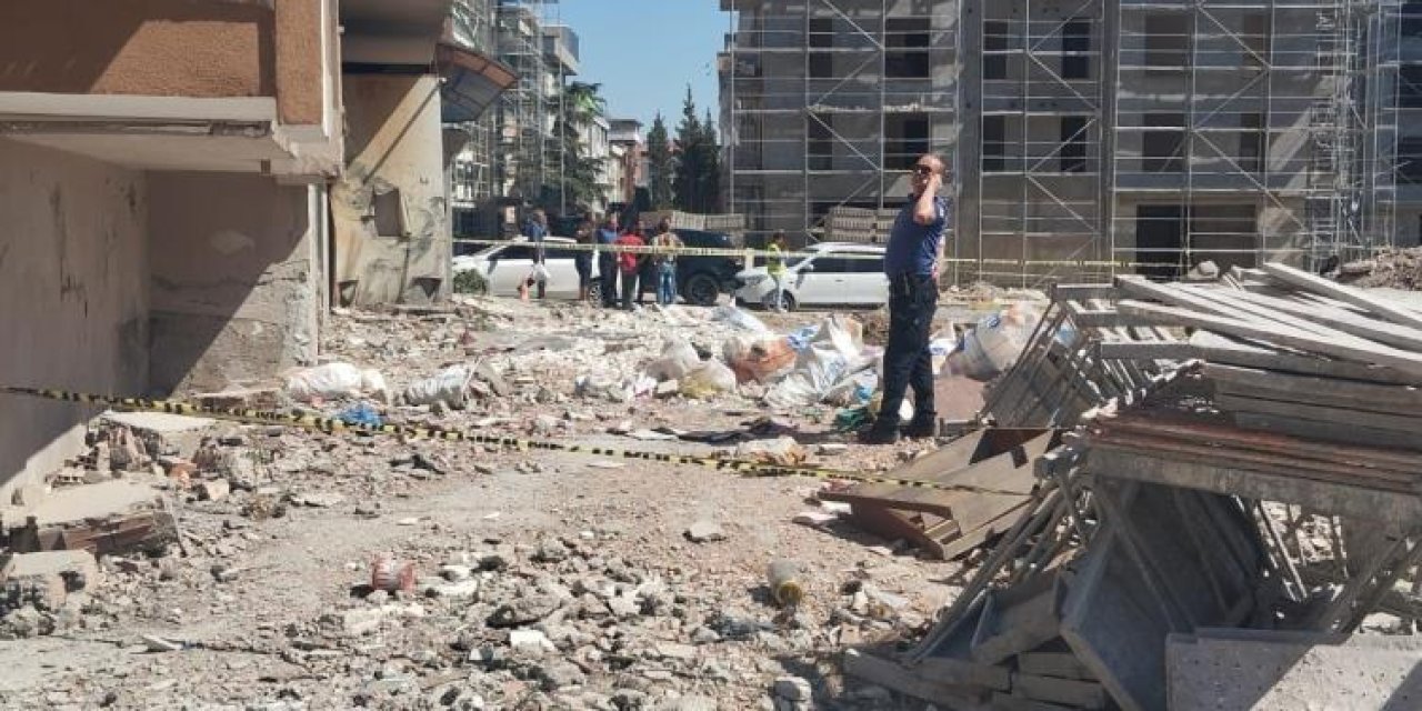 İnşaattan atılan molozlar çocukların üzerine düştü: 1'i ağır 3 çocuk yaralandı