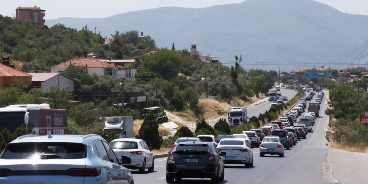 Araç kuyruğunun bir ucu Aydın, diğer ucu Muğla’da