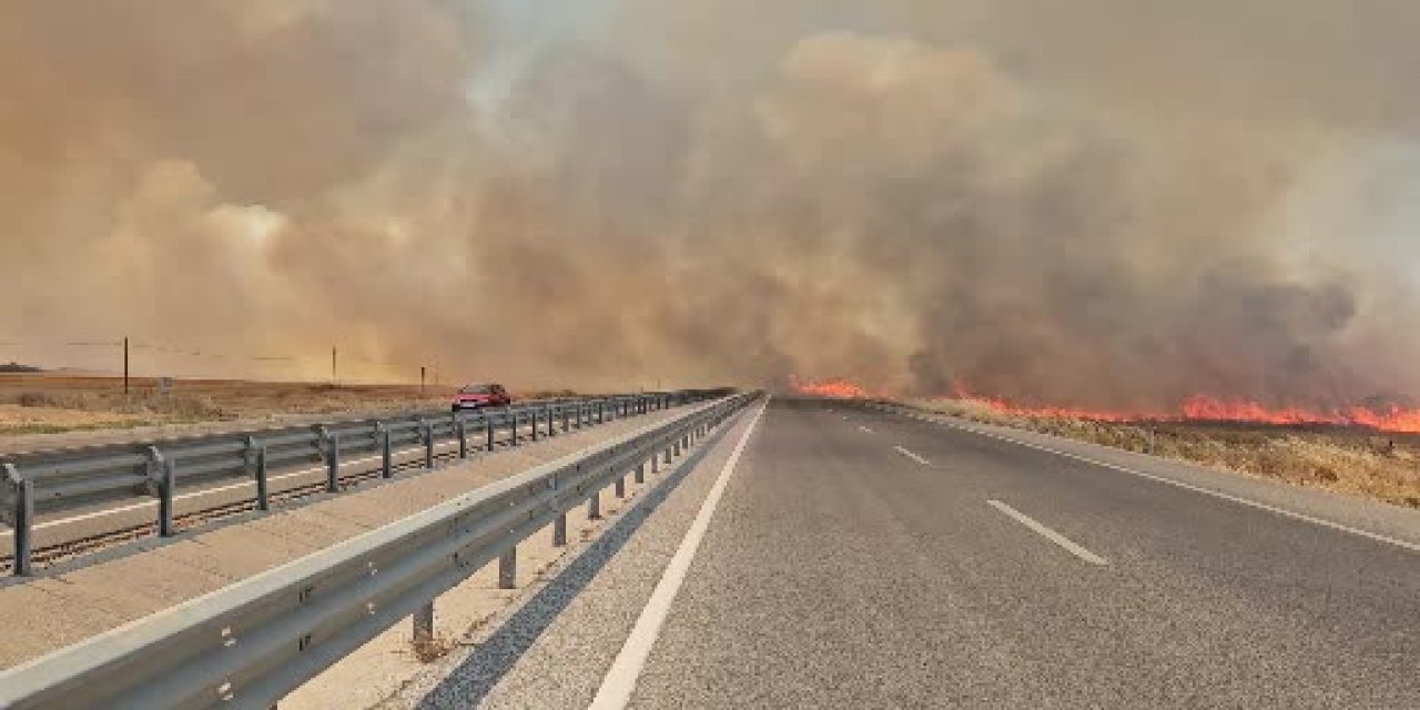 Edirne-Havsa arasında korkutan yangın, yol çift yönlü trafiğe kapatıldı