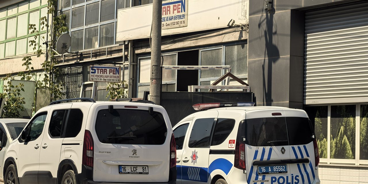 Pencere yüzünden iş yerine kurşun yağdı