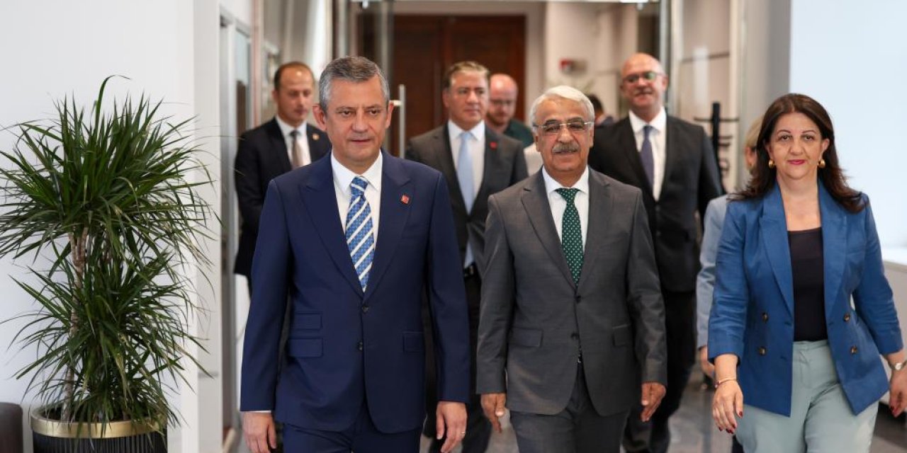Ankara’da sıcak temas, CHP lideri Özel, DEM Parti heyetini kabul etti