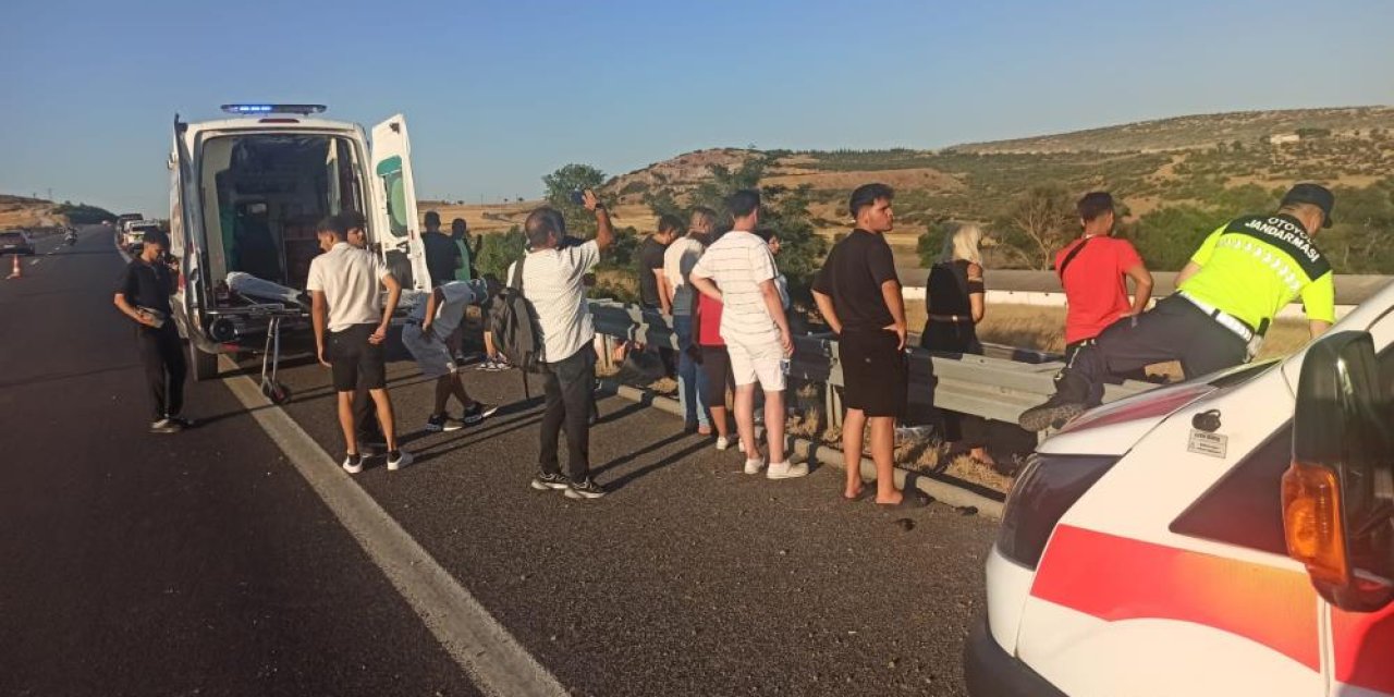 Yolcu can pazarı otobüsü devrildi: 1’i ağır 27 yaralı