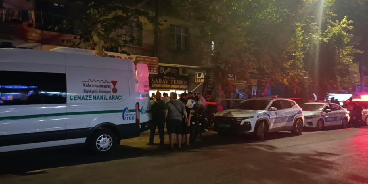 Yemek yediği sırada tartıştığı karısını canice öldürdü