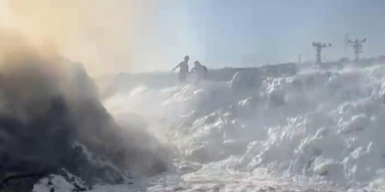 Kahramanmaraş'ta 300 ton saman kül oldu