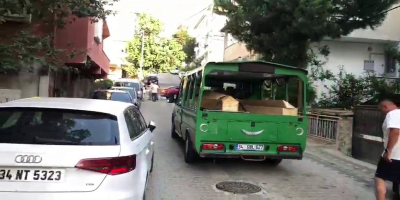 Kan donduran cinayet: Anne ve babasını bıçaklayarak öldürdü