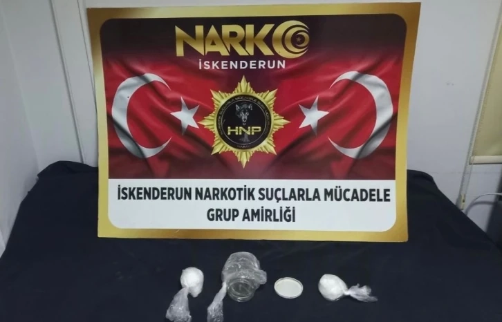 Hatay iskenderun’da şüpheli şahsın üzerinden 480 gram metanfetamin çıktı