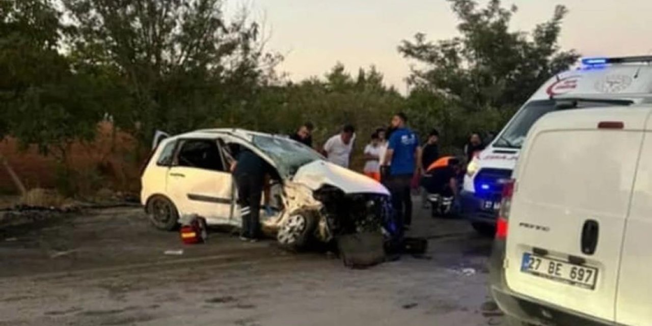 Gaziantep'te 2 otomobil kafa kafaya çarpıştı: 1 ölü, 3 yaralı