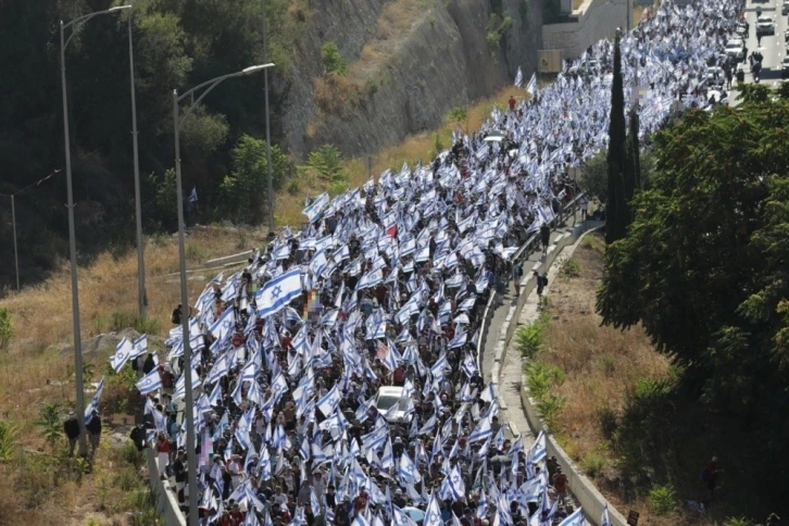 İsrail halkı sokağa indi, Kudüs e yürüyen halk yargı reformuna karşı