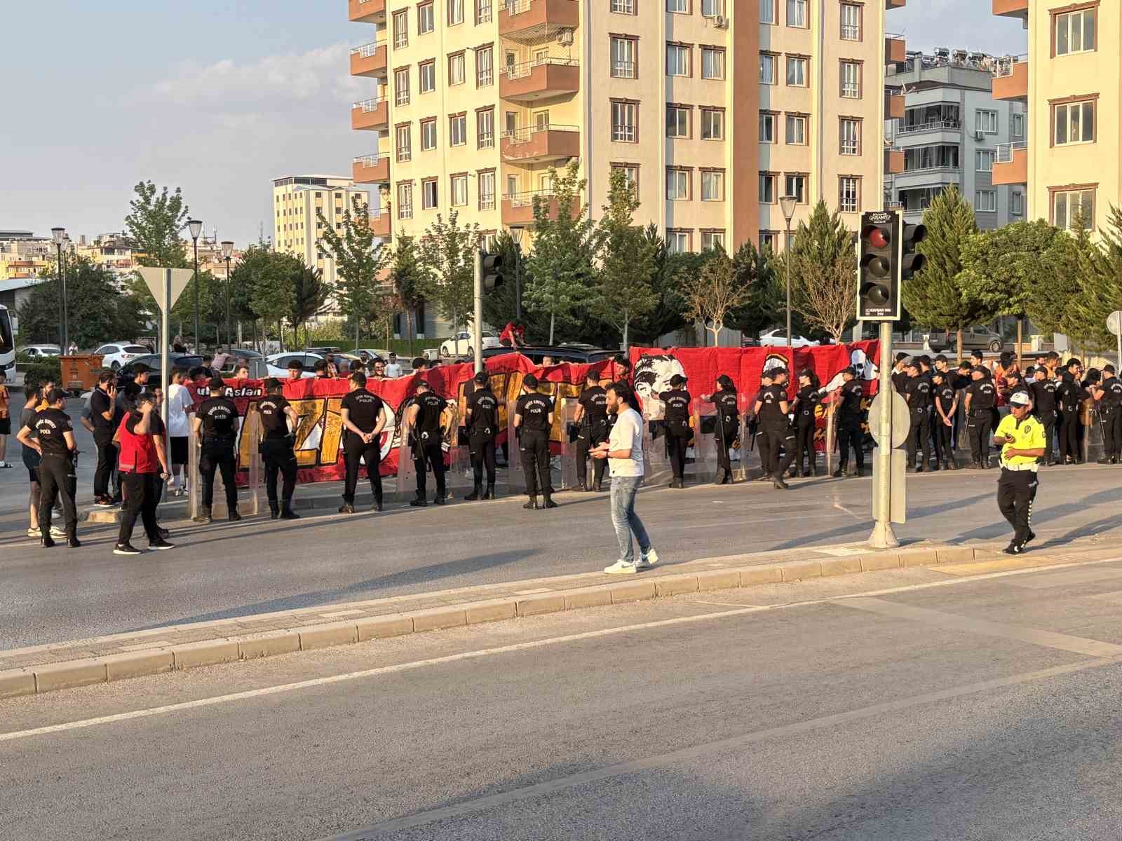 Galatasaray, ligin ilk maçı için Gaziantep’te