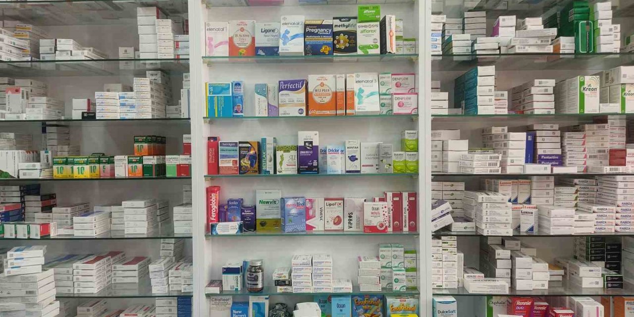 Eczacı antibiyotiklerin ölümcül etkilerine dikkat çekiyor