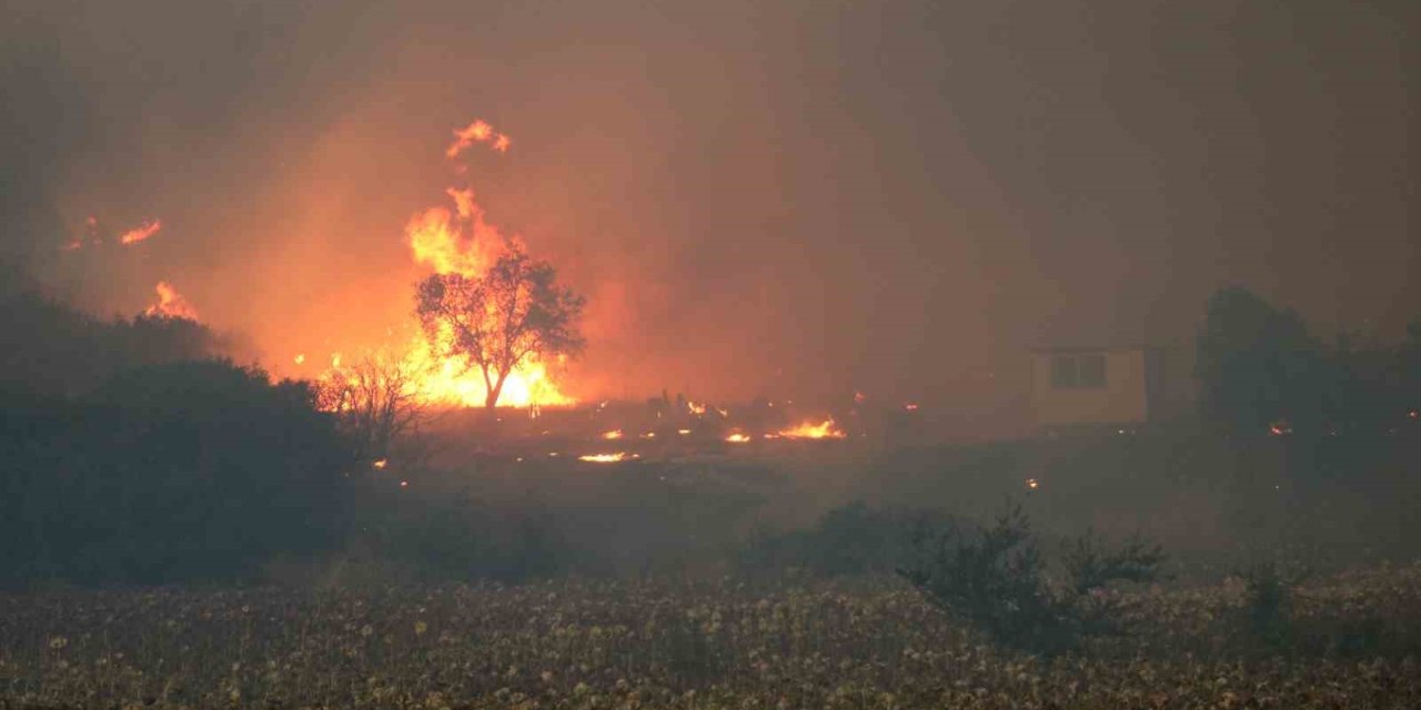 Çanakkale’de yangın sürüyor, 5 köy tahliye edildi