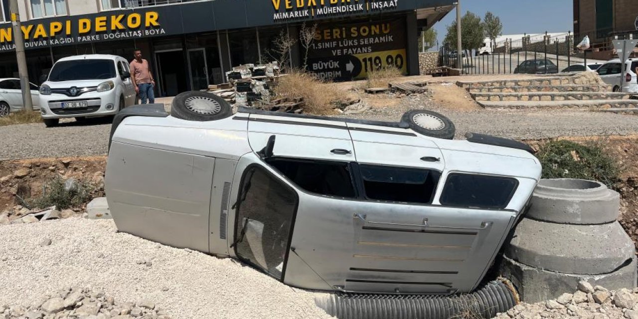 Otomobil altyapı çukuruna düştü: 5 yaralı