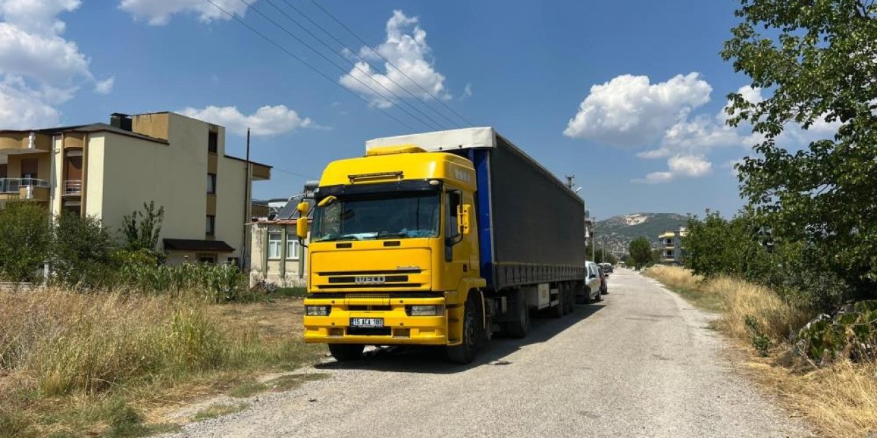 Evinin önüne tır park ettiği için damadını öldürdü