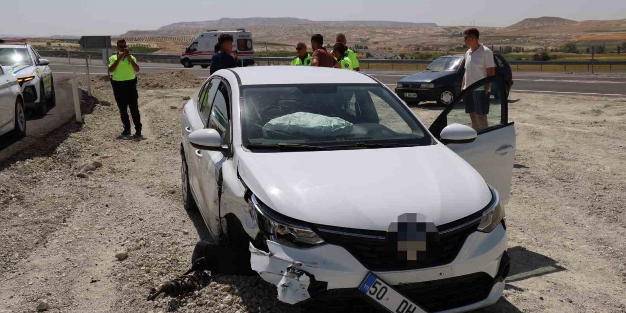 Otomobil kaza yaptı, 112 acil servisi otomatik olarak kendisi aradı