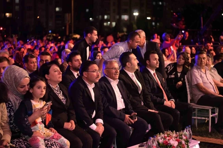 Kayseri de TRT Sanatçıları konser verdi