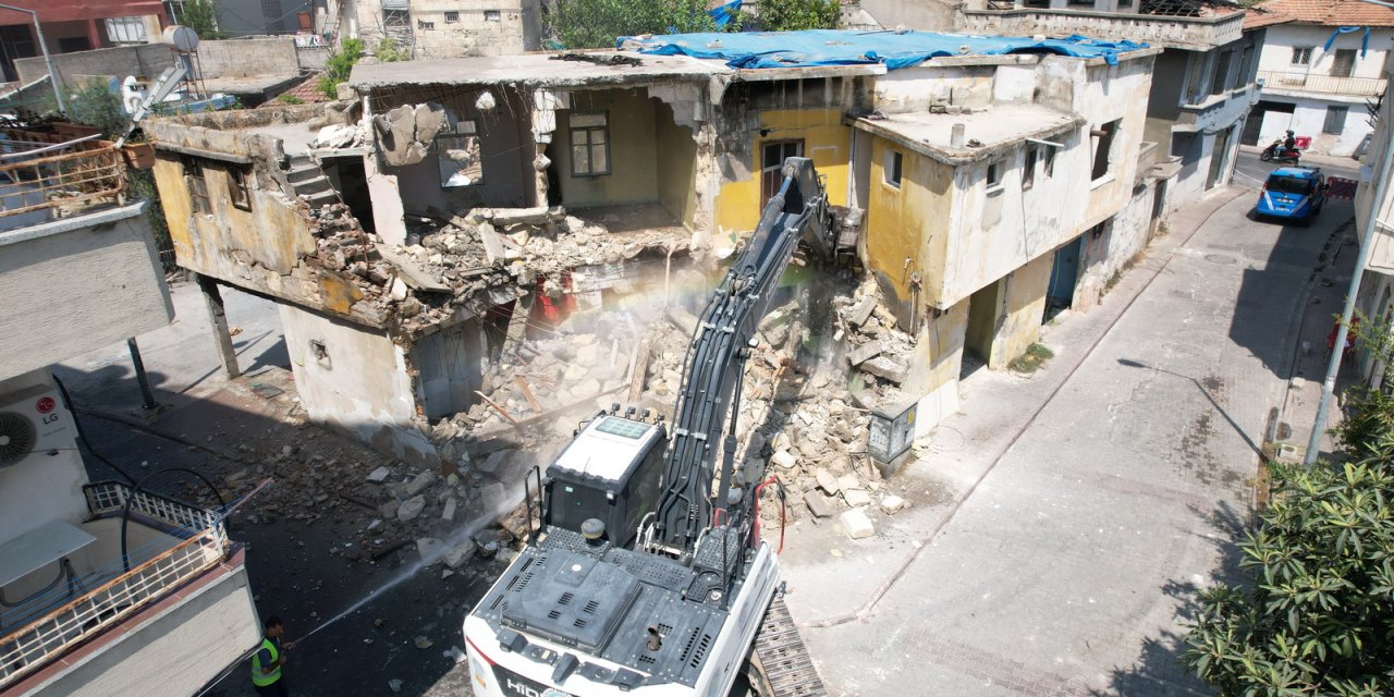 Akdeniz’de metruk yapılarla mücadele devam ediyor