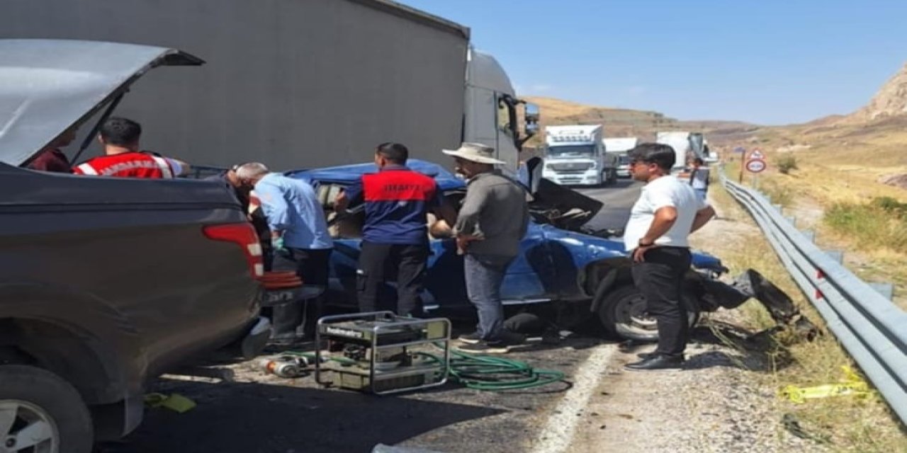 Hakkari-Van karayolunda feci kaza: 3 ölü, 2 yaralı