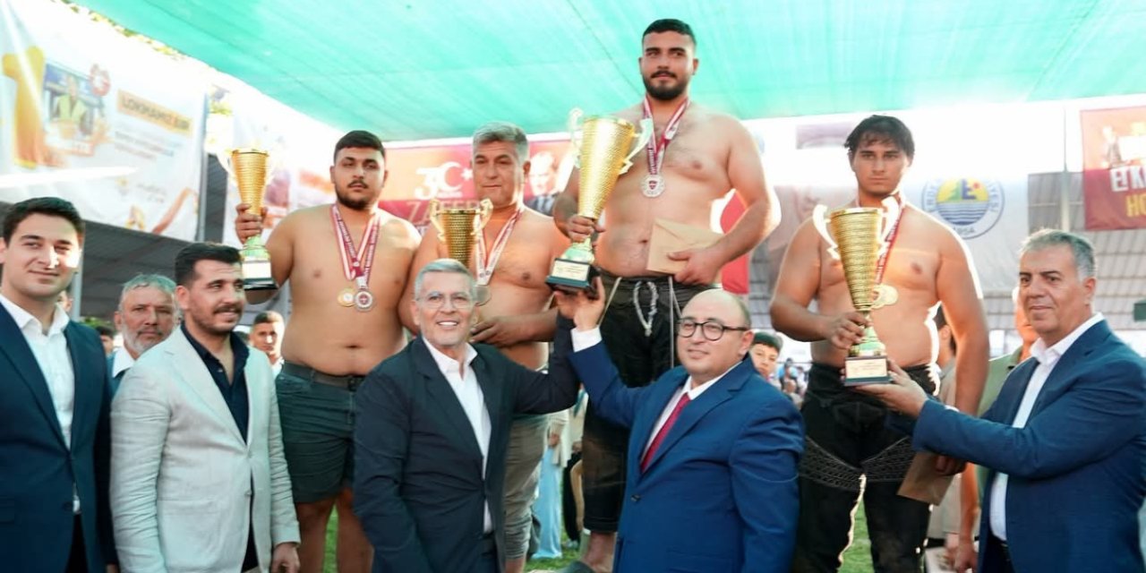 Erdemli de Yörüklerin güreşi renkli geçti