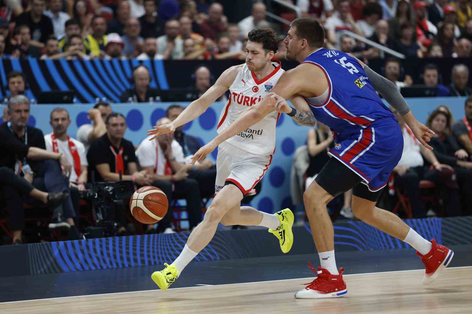 A Milli Erkek Basketbol Takımı grubu lider tamamladı