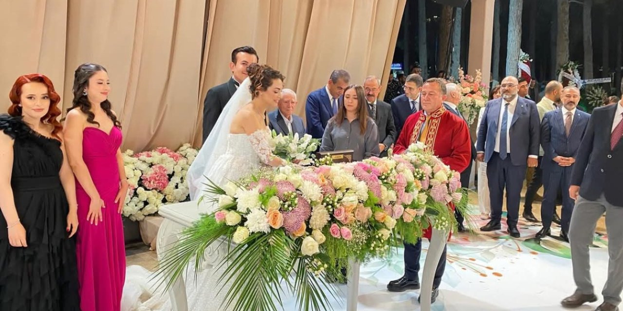 Özgür Özel Gaziantep’te nikah ve anma programına katıldı