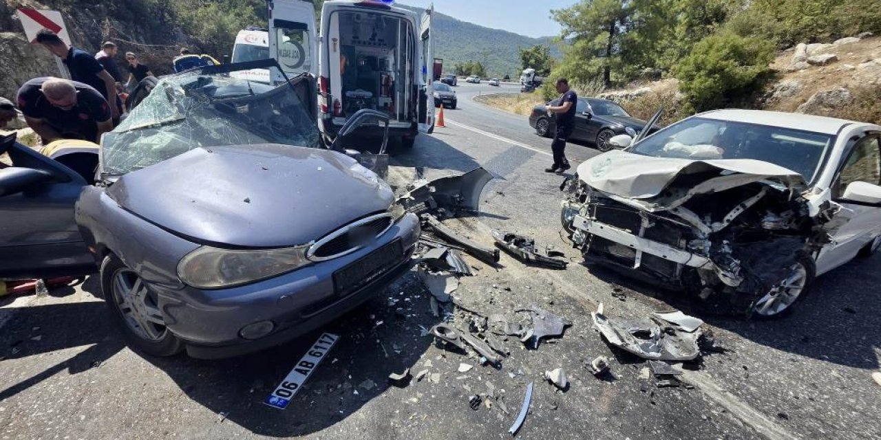 Antalya'da feci kazada 8 yaralı
