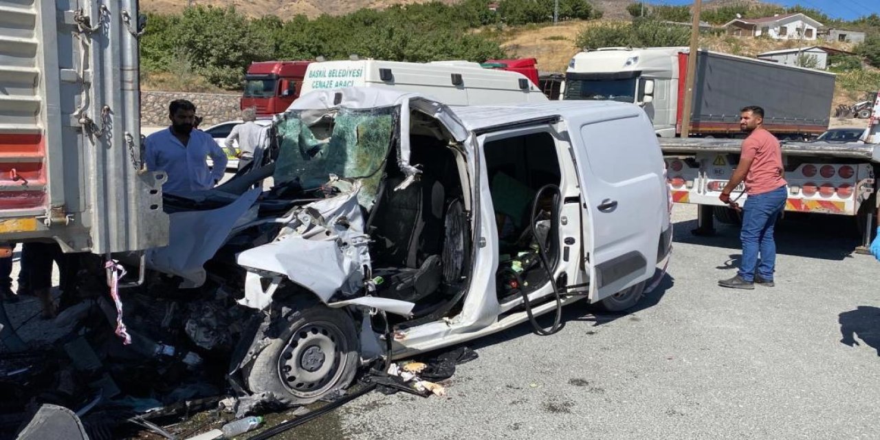 Elazığ'da trafik kazasında: 2 ölü, 44 yaralı